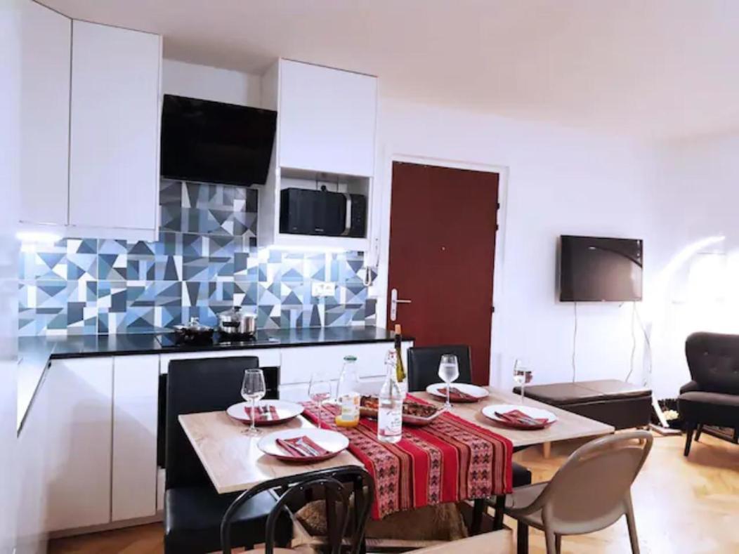 Pretty And Neat Bedroom In My Cosy Appartment. Puteaux Exterior foto